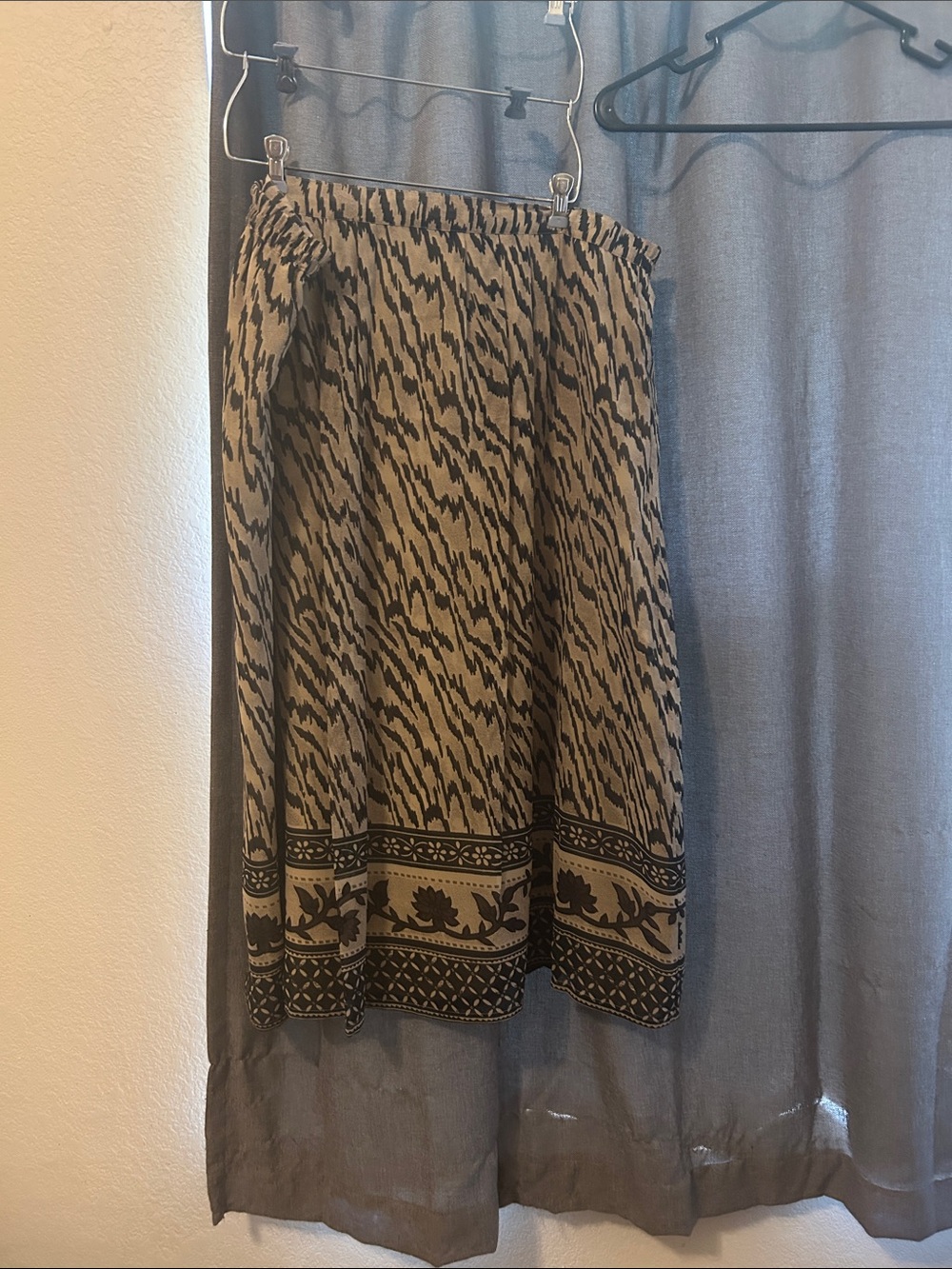 Sag Harbor Beige and Black A-Line Printed Midi Skirt